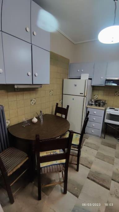 Sq Varnava Appartment Atene Esterno foto