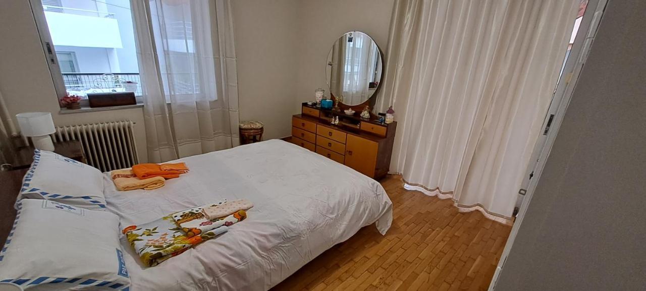 Sq Varnava Appartment Atene Esterno foto